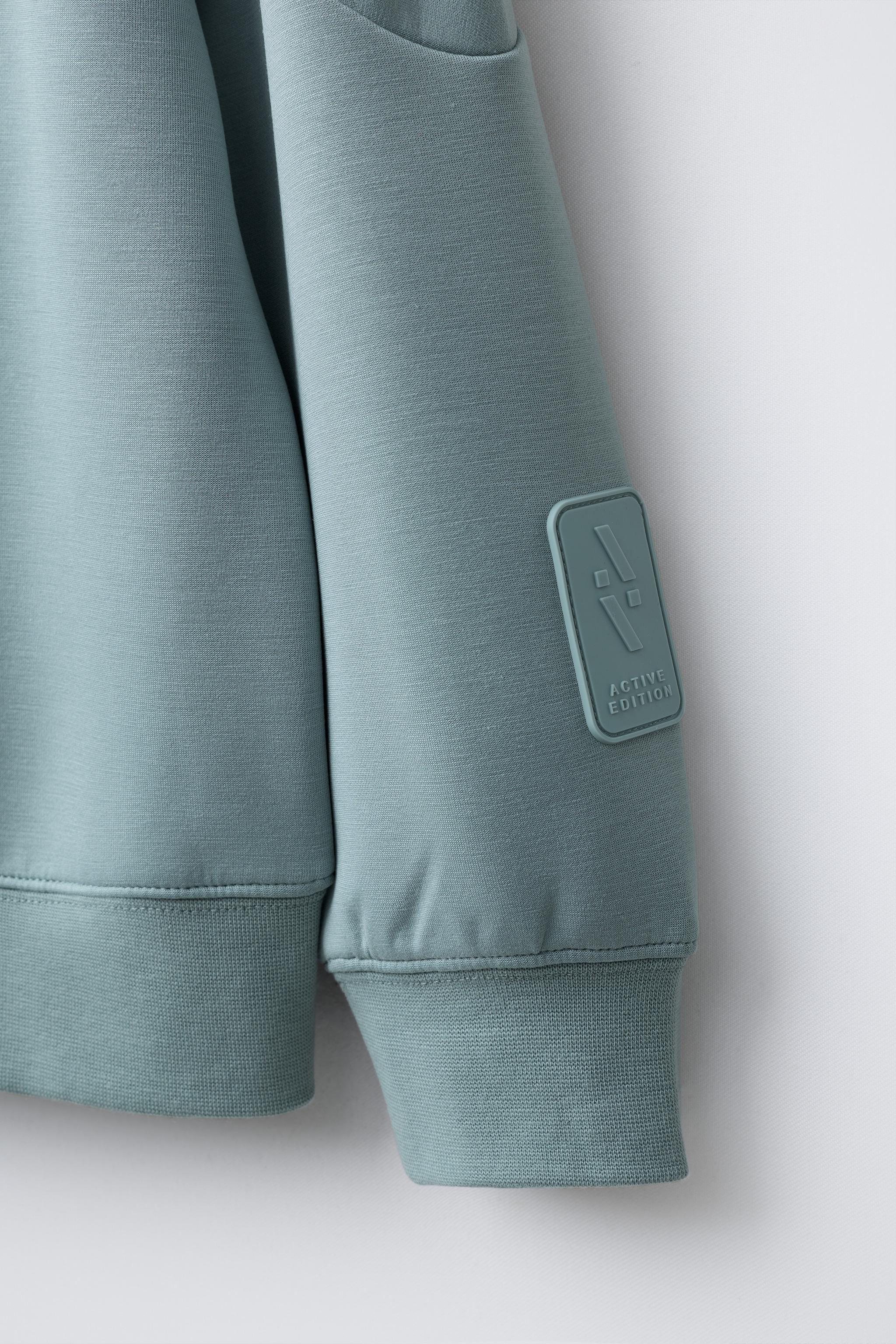 SPORTY HOODED SWEATSHIRT